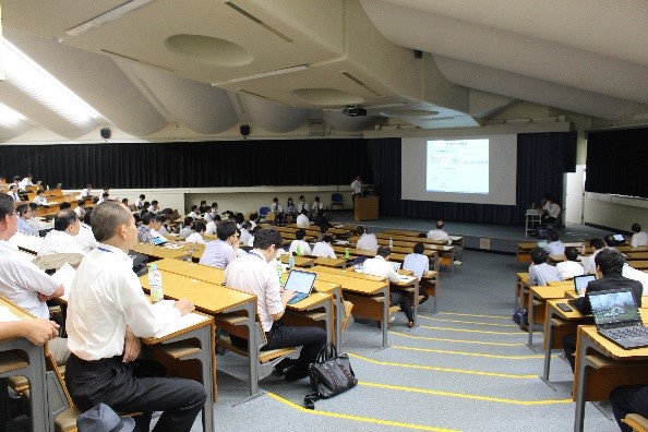 学生によるフラッシュトークの様子